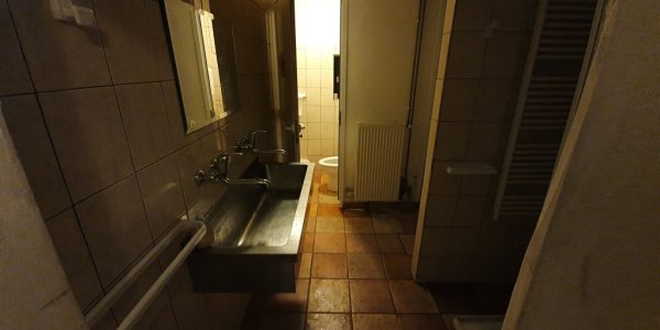 Kopalnica, umivalnik in 2 wc-ja
